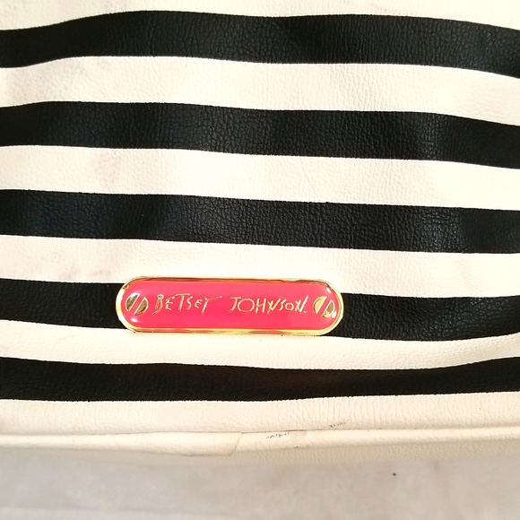 Betsey Johnson Fashion Bow Pocketbook - Picture 4 of 10